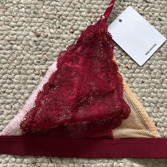 NWT Urban Outfitters Out From Under Red and Nude Lace Bralette Size M - Picture 2 of 4
